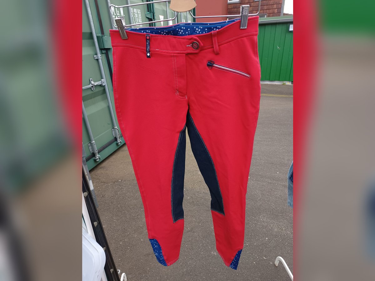 Schicke rote Reithose mit blauem Besatz 