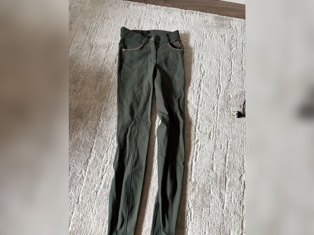 Sehr selten getragene grüne Reithose