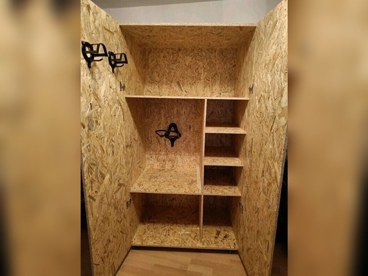 Sattelschrank Holz Pferdeschrank Sattel Trensenhalter Schrank Stall Bundeswehr