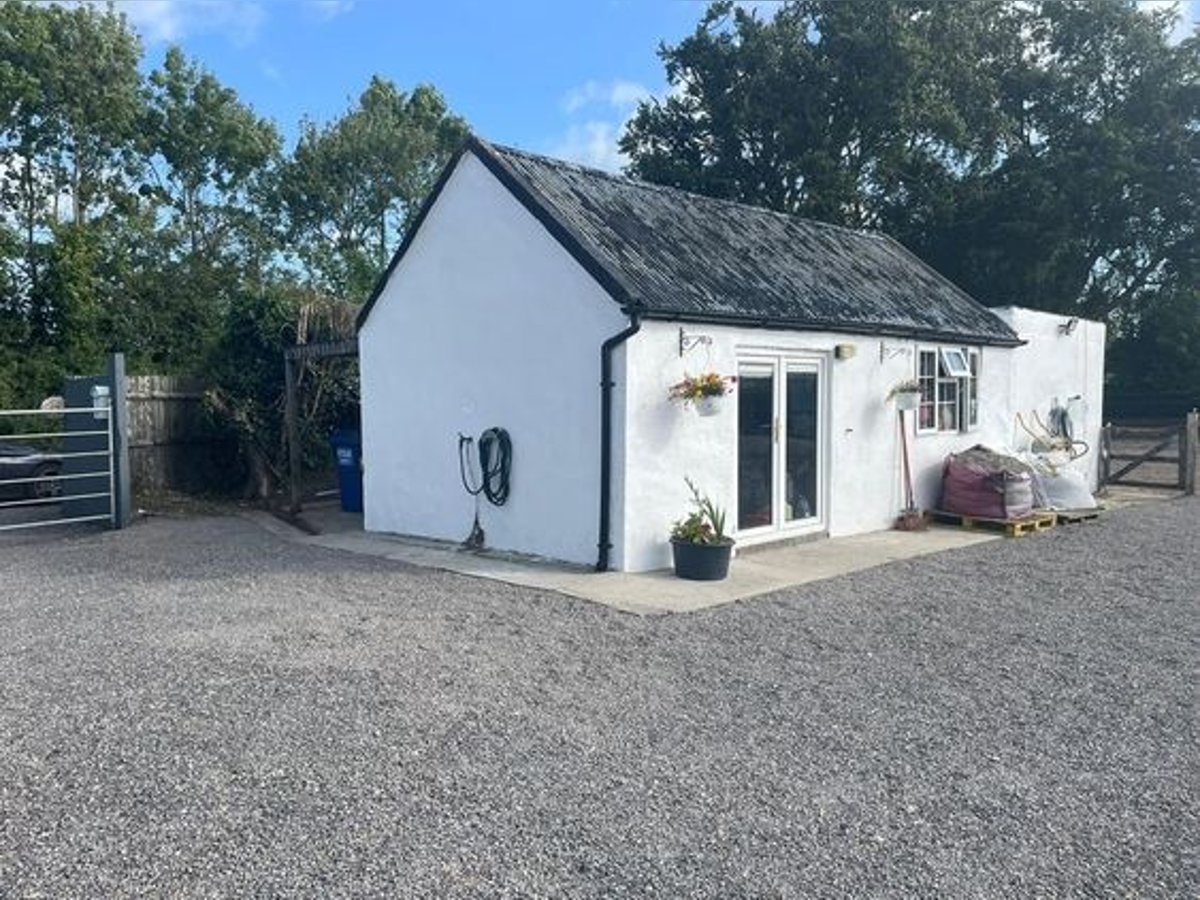 Fantastic Cottage of which part is vernacular, as built in local style and using local materials.