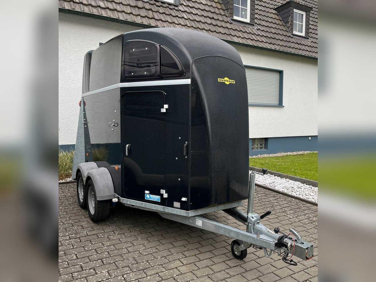 HUMBAUR Pferdeanhänger Zephir Aero 2400 Kg m SK extra hoch