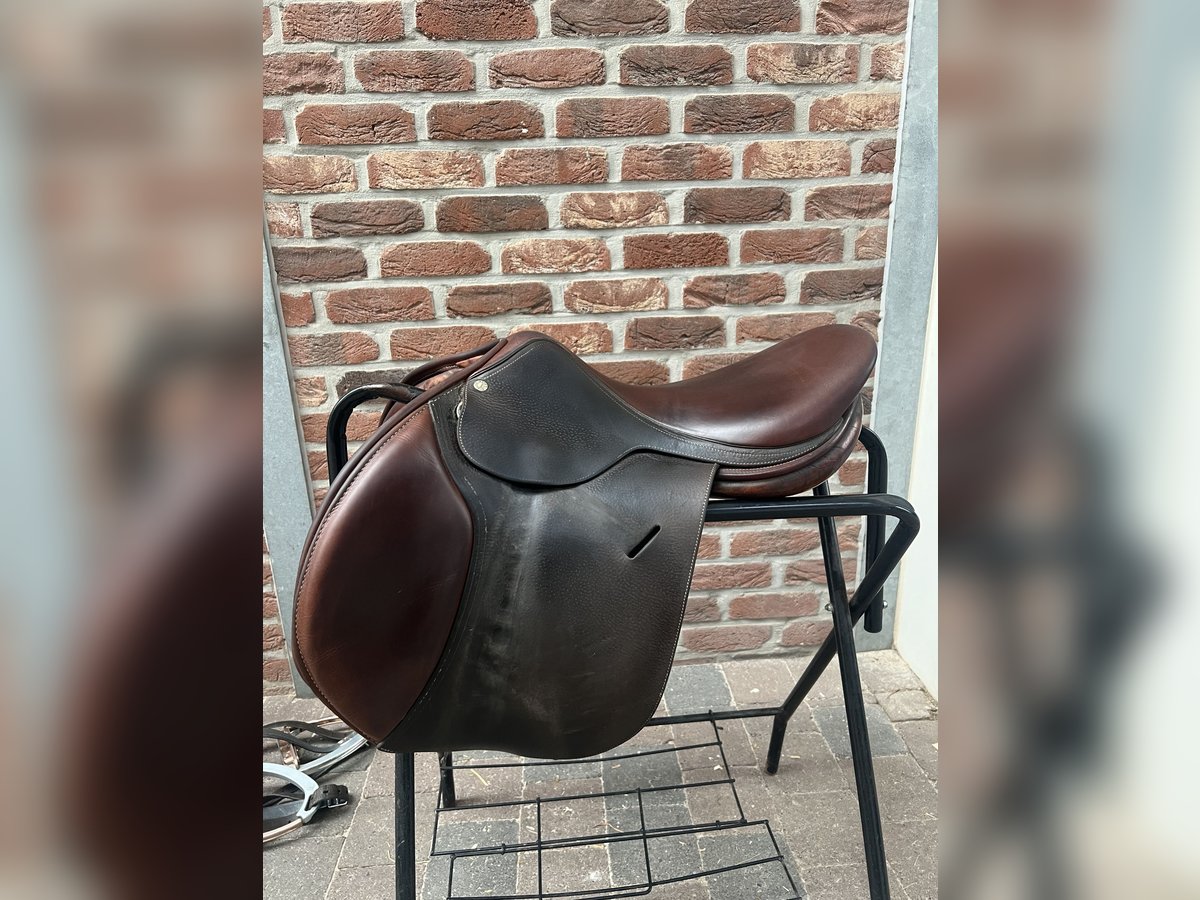 Used Butet Saddle 17"