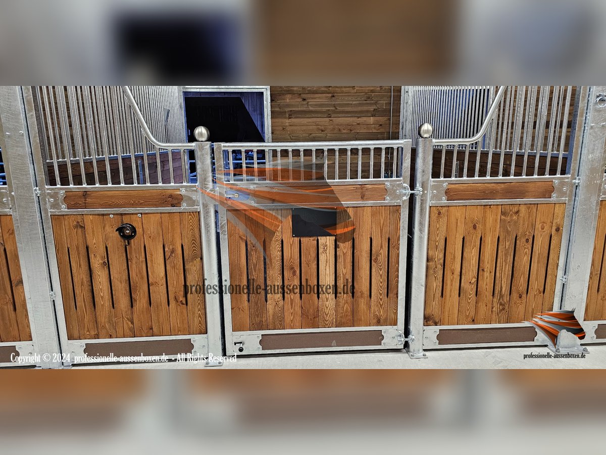 Pferdeboxen für den Pferdestall – Boxenfronten, Trennwände, Stallwände, Vorderfronten & Innenboxen