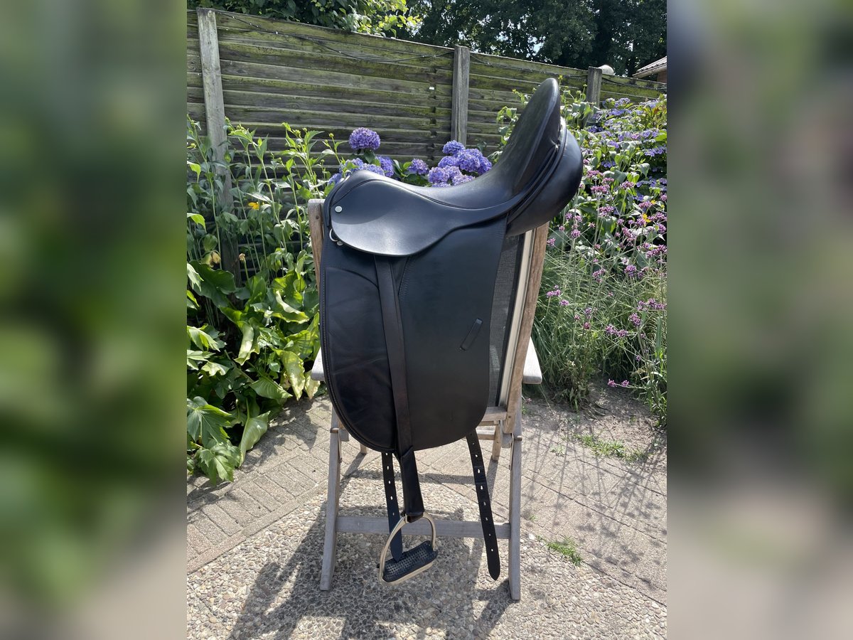 County Dressuurzadel Competitor 17inch