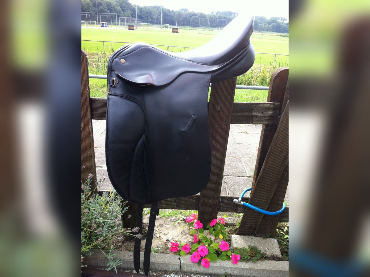 France Premiere dressuurzadel 17,5 inch