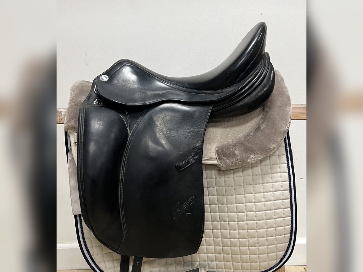 Mooi erreplus dressuurzadel te koop