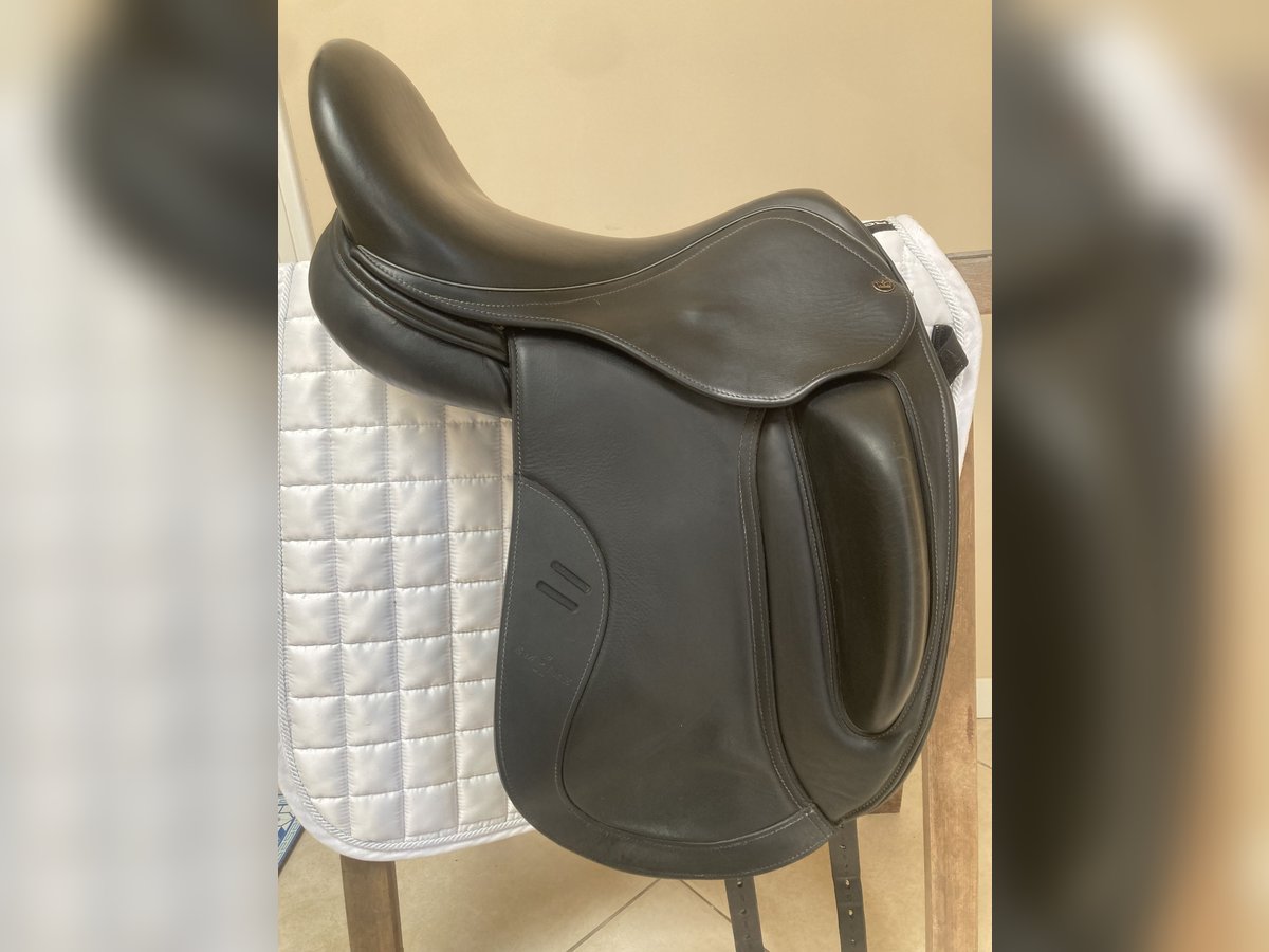 Te koop: Empire Avanti dressuurzadel – 17,5” – monoblad – TreeClix – €1.800