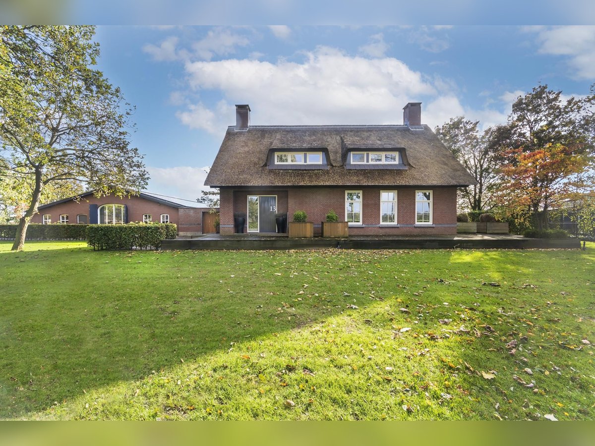 Luxury detached home with office outbuilding, wellness pool, gym & stables for 4 horses