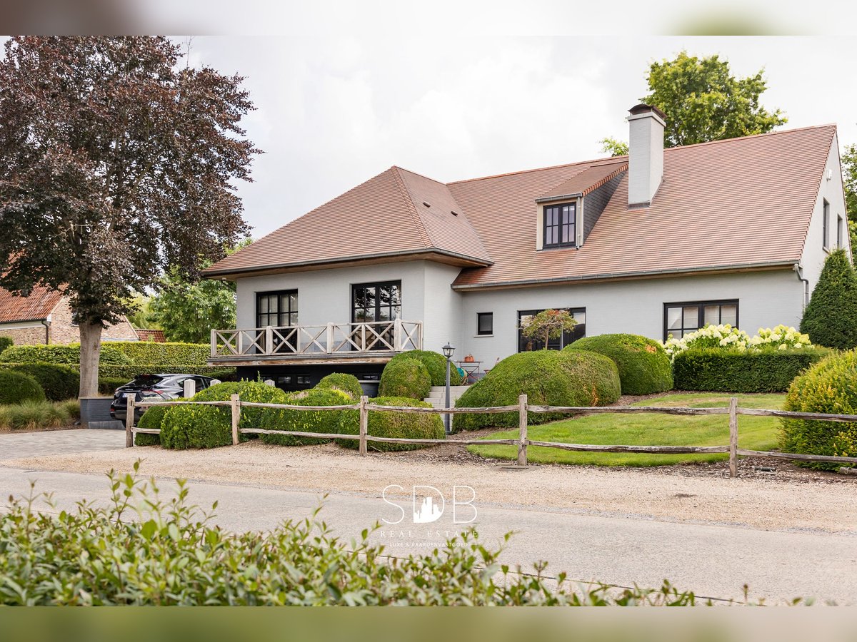 Prachtige landelijke villa met gezinstuin en graslanden op 32.558m² te Lochristi | België