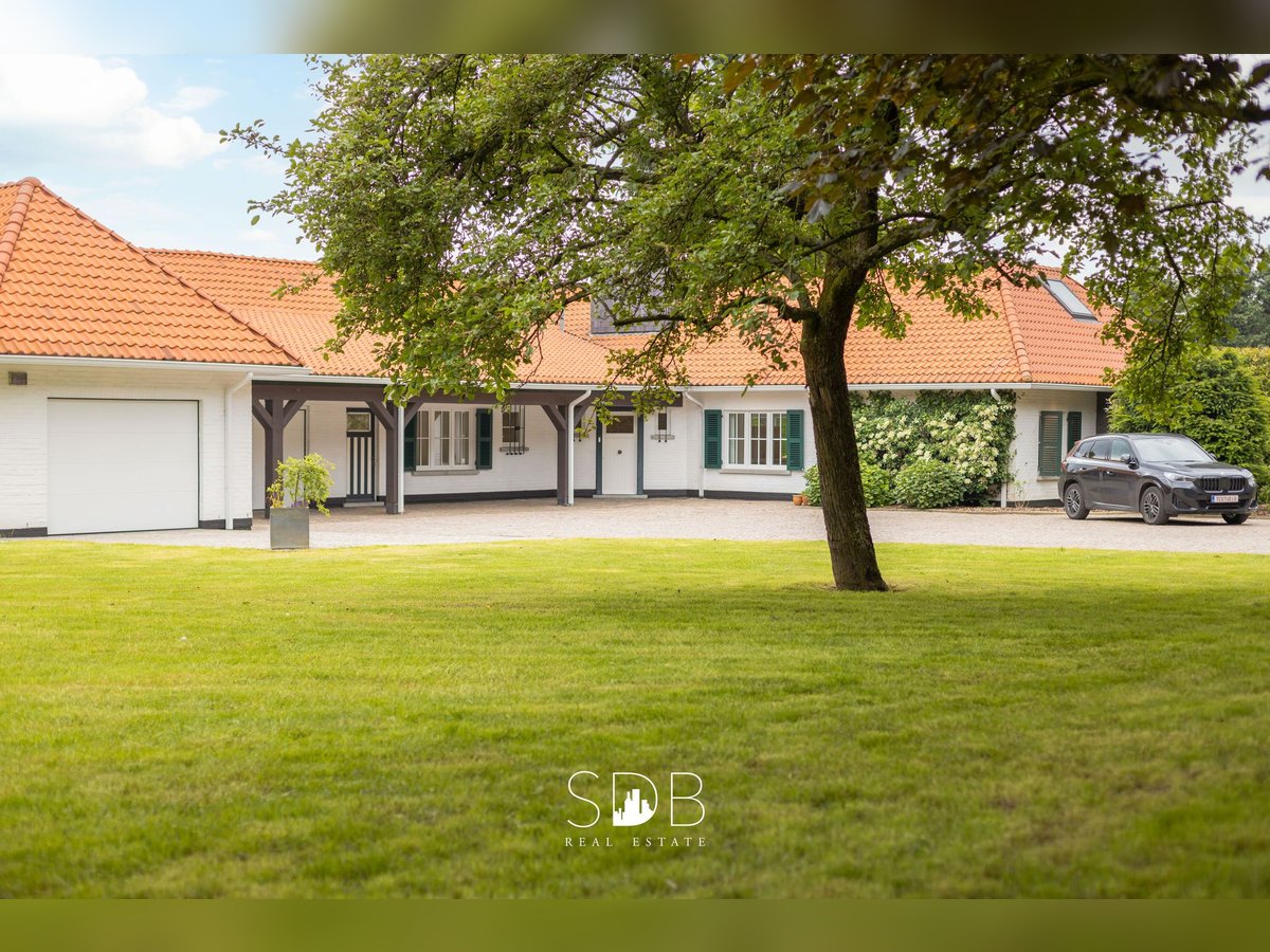 Prachtige villa met zwembad, paardenstallen, paddock en grasland op 1,3HA - 1790 Affligem