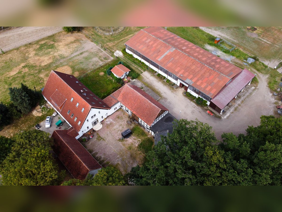 Wundervoller Pferdehof mit ca. 7,5ha Fläche, Reithalle, Führanlage, Reitplatz, Stalltrakten u.v.m.