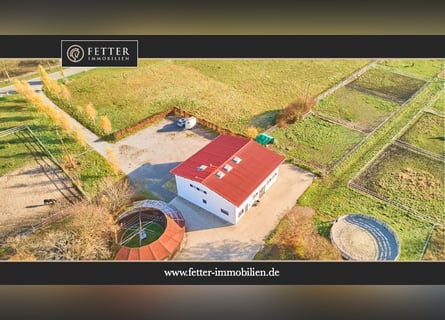 Immeuble commercial à Herrenberg – Clinique équine neuve avec plusieurs bureaux !