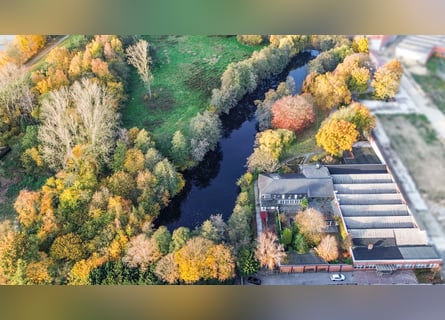 Propriété exclusive avec villa, centre équestre et complexe couvert située au bord d’un lac privé à