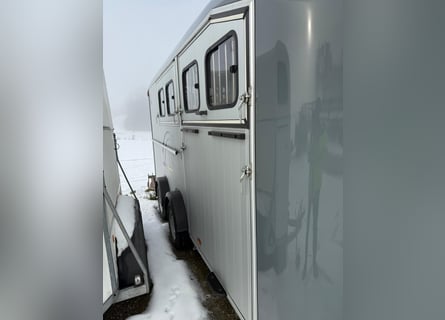 Pferdeanhänger für 4 Pferde 