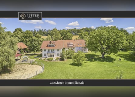 Propiedad privada para caballos en el distrito de Ravensburg, con varias viviendas y acceso al lago.