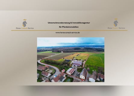 Reitanlage mit Wohnhaus, arrondierten Flächen und moderner PV-Anlage