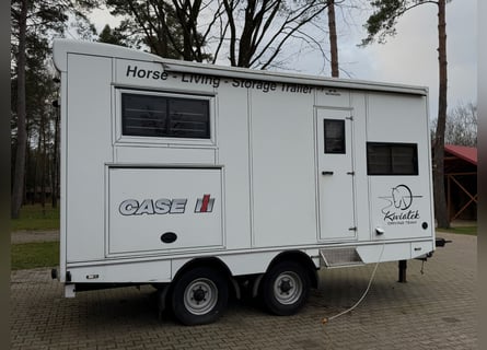 Przyczepa 4 konie + socjal