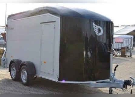 Remolque furgón Debon Roadster 700 – Doble eje, capacidad de 2600 kg, gran volumen