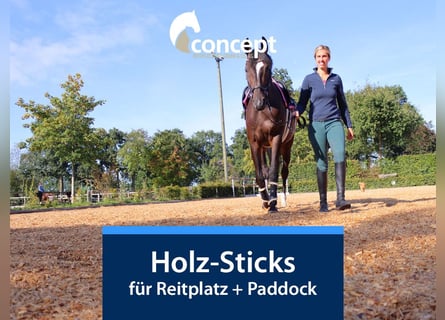 Holz-Sticks - der pflegeleichte Reitplatzbelag | Lieferung oder Komplettbau | Reitboden, Reithalle