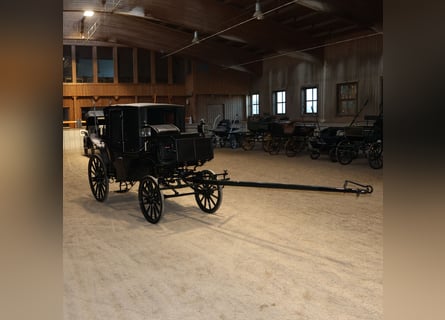 Vis-à-Vis carriage, newly restored, 4-horse team, leather harness and trunk