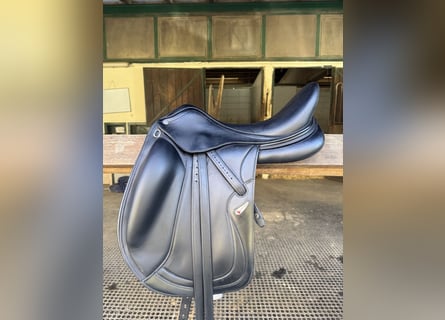 Equipe Elizabeth Dressage Saddle – 17.5” M,  Excellent Condition