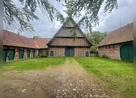 85-hectare half-timbered farm / estate with private hunting grounds