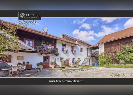 Country estate in Bavaria featuring a high-quality, privately used equestrian facility including an 