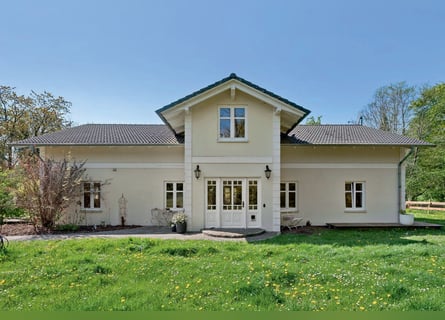 Elegantes Privatanwesen in Alleinlage für Pferdefreunde in ruhiger Lage