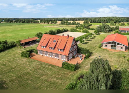 Exklusives Reitsportanwesen mit luxuriösem Fachwerk-Herrenhaus