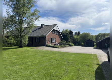 Großzügiges Landhaus mit Pferdehaltung, Reitplatz und traumhaften Parkgarten in Alleinlage