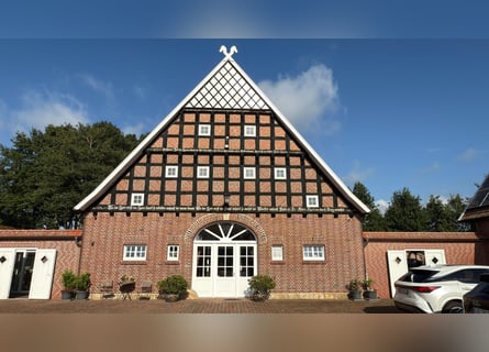 Luxuriöser Resthof mit Gästehaus, großer Scheune und Pferdestall