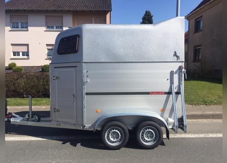 Zweipferdeanhänger Aluaufbau mit Polyhaube