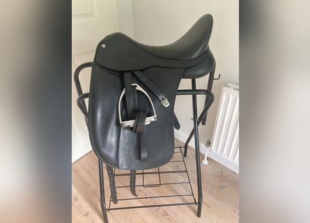 BATES DRESSURSATTEL neuwertig