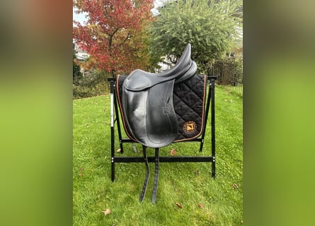 Hochwertiger Dressursattel der Marke Childeric 17,5 "