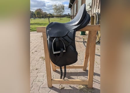 Kieffer Dressursattel 17,5 Zoll gepflegt und komfortabel 