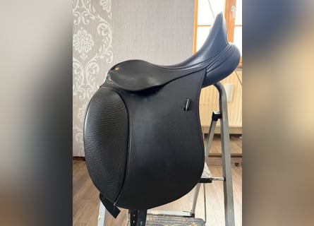 Schleese Nina Dressursattel, 1 Jahr alt, top Zustand 17,5