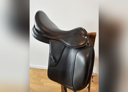 Wunderschöner Amerigo Vega Dressursattel 17 ''