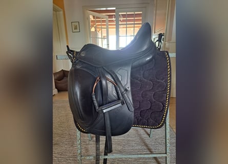 Zum Verkauf steht ein sehr  schönen und super bequemen Dressursattel Prestige X-Breath.