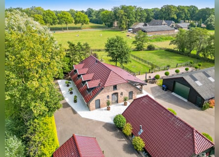 Woonboerderij met paardenaccommodatie incl. binnenrijbaan, buitenrijbaan en 11 luxe paardenstallen