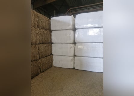 Häckselstroh in gepressten quaderballen, fasern bis 40 mm länge