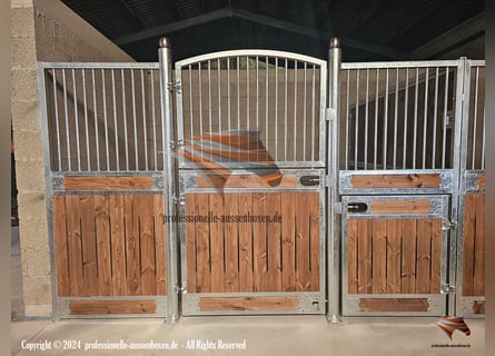 Pferdebox & Stallboxen, Boxenstall | Boxenfront und Trennwand Top - Pferdestall bauen