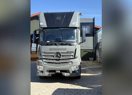MB Actros z zabudową JL