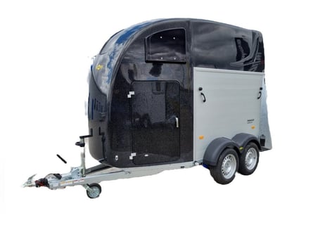 Carrello Humbaur Pegasus 2400 – Doppio Cavallo – Polyester Premium, Sellaia