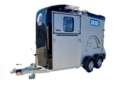 Carrozza per cavalli Liberté Touring Country con rampa anteriore e selleria integrata