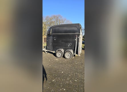 Pferdeanhänger BÖCKMANN – Baujahr 2015 – für 2 Pferde – 1. Hand