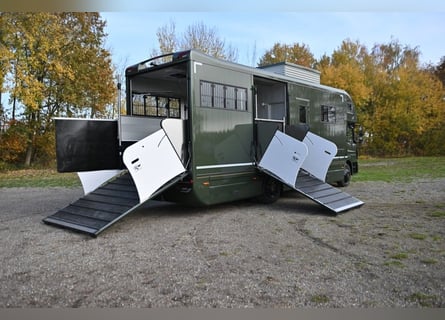 Luxe Mercedes Atego 15/300 – 5-paardenwagen met uitschuif- en opklapfunctie
