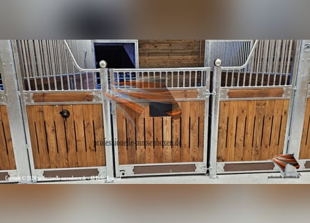 Innenbox für Pferd: Pferdebox, Stallwand & Vorderfront, Boxentrennwand Komplette Stallbox