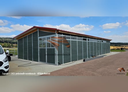 Pferdestall bauen aus Kunststoff – Pferdebox und Außenstall | Stallungen & Offenstall kaufen