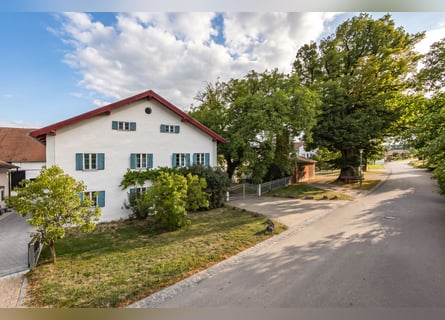 Exclusieve paardenboerderij met een prijswinnend gerenoveerde Jura-boerderij, inclusief een duurzaam