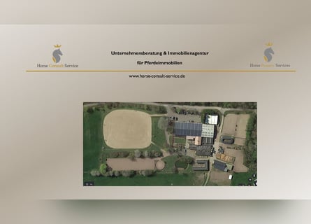 Grote paardenaccommodatie bij Kiel met een uitstekende ligging, meerdere woningen en diverse gebruik